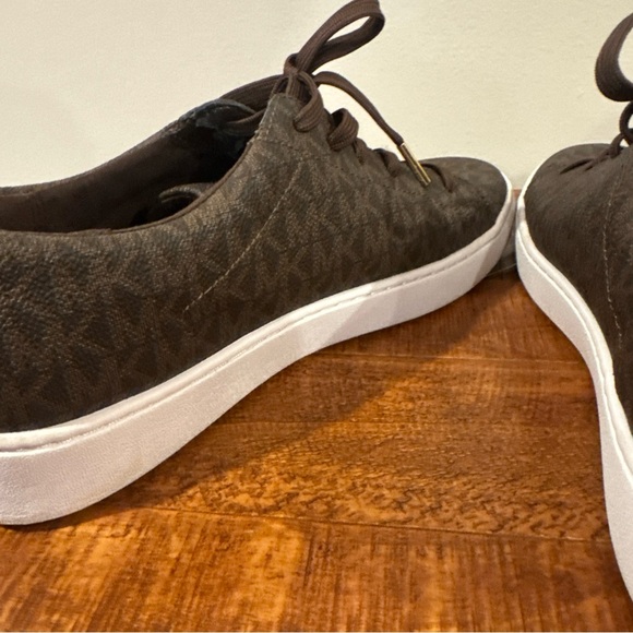 Michael Kors Brown Keaton Monogram Sneakers Size 9.5 Women’s - Picture 6 of 8